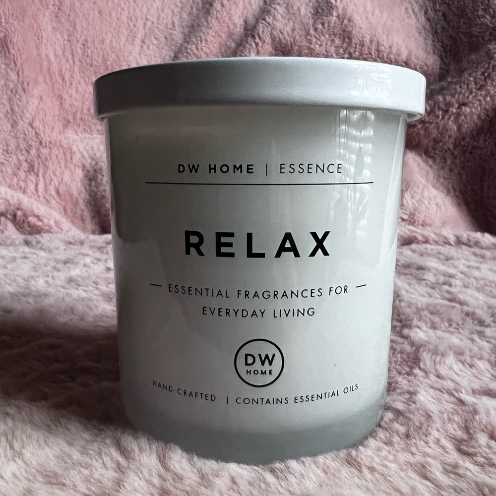 NEW DW Home Relax 9 oz. Candle